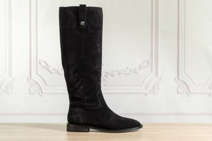 FREE LANCE - Paire de bottes en daim noir. Pointur