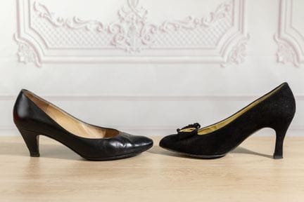 CHARLES JOURDAN - Lot de deux paires d'escarpins l