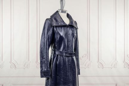 COURREGES - Manteau en vinyle bleu violine, col mo