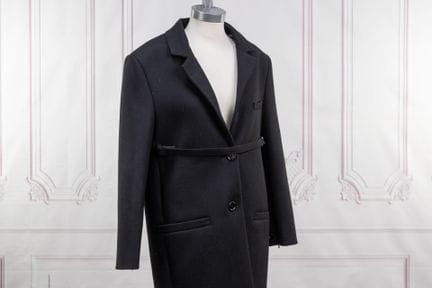 COURREGES - Manteau en drap noir, col châle cranté