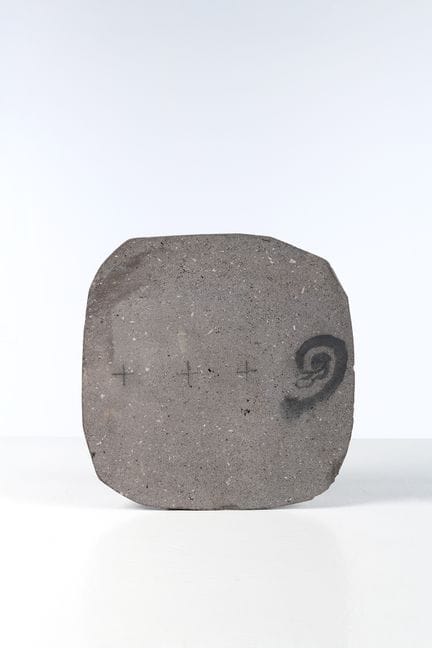 xx Antoni Tàpies (1923–2012)
Ohr und Kreuz, 1981
U