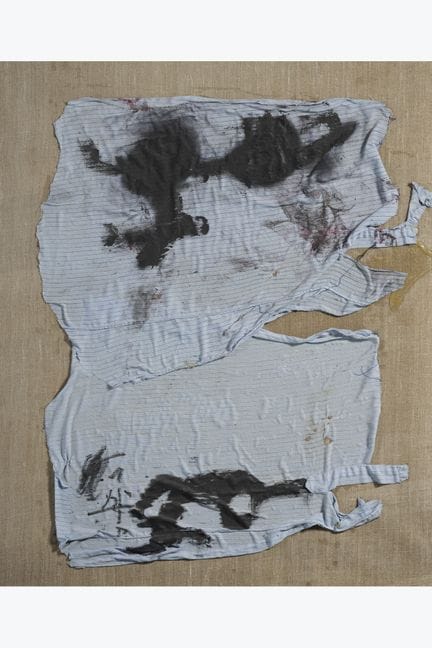 xx Antoni Tàpies (1923–2012)
Blaues Tuch, 1987
Sto