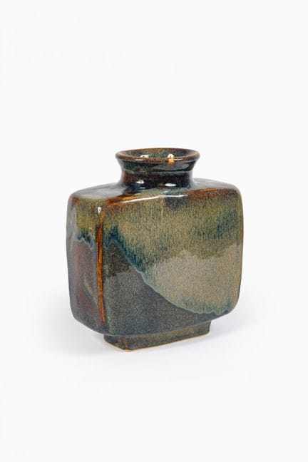 皮埃尔·库洛（1938-2011）
十字形花瓶
釉面石质陶
带有单字母标志
该款式创作于1990年代