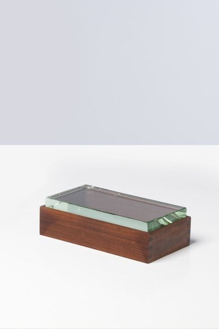 Fontana Arte（制造商，20世纪）
盒子
胡桃木和玻璃
Fontana Arte出品
该款