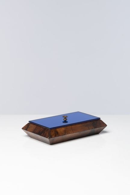 Fontana Arte（制造商，20世纪）
盒子
胡桃木和玻璃
Fontana Arte出品
该款