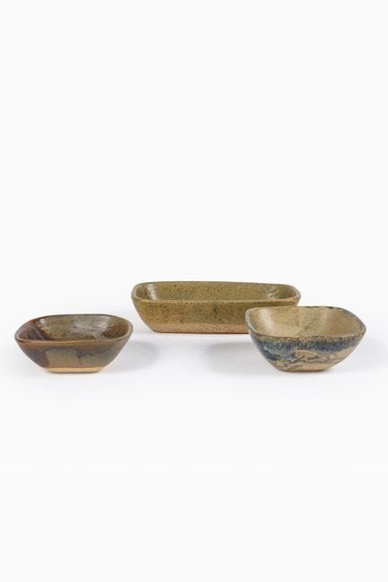 皮埃尔·库洛（1938-2011）
三只杯子套装
釉面石质陶
带有单字母标志
设计于1970年代、2