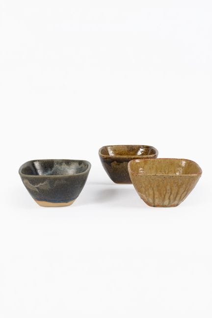 皮埃尔·库洛（1938-2011）
三件套杯
釉面石质陶
带有单字母标志
设计于1990年左右、19