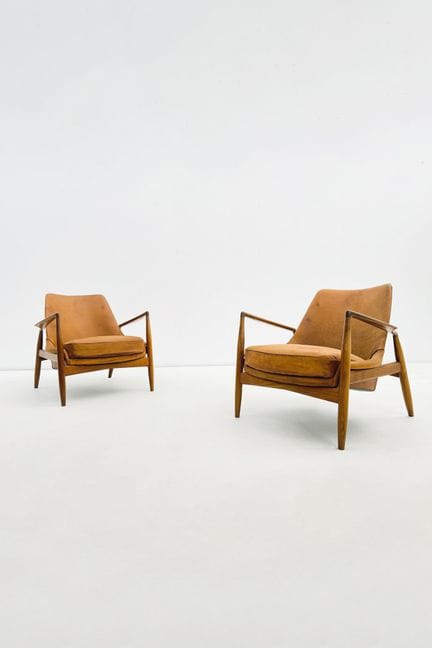 伊布·科福德·拉森（1921-2003）
一对扶手椅——型号4346
柚木与皮革
弗里茨·汉森（Fr
