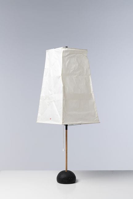 野口勇（1904-1988）
台灯——BB2-V1型号
“Akari”系列
和纸、竹子、漆金属和铸铁