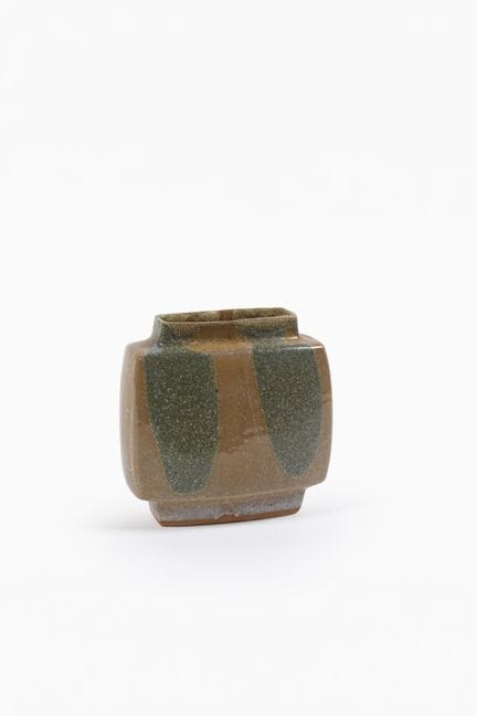 皮埃尔·库洛（1938-2011）
花瓶——“雪铁龙”款
釉面石质陶
带有字母缩写标志
该款式创作于