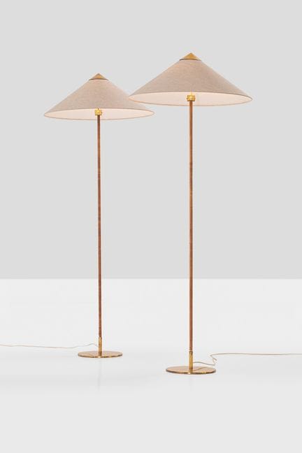 xx Paavo Tynell (1890-1973)
Paire de lampadaires m