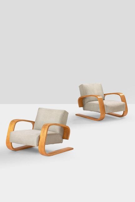 xx Alvar Aalto (1898-1976)
Paire de fauteuils modè