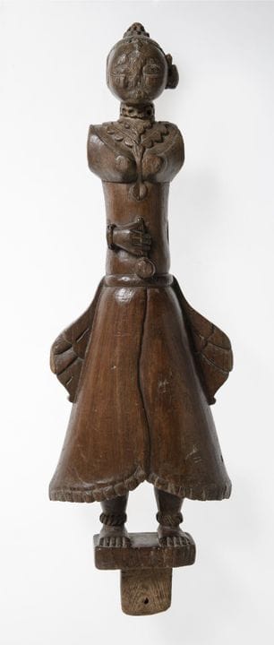 Figurine féminine, probablement indienne
En bois s