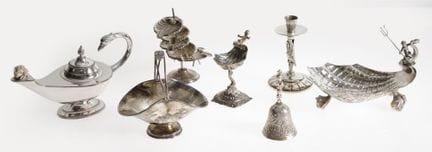 Lot de sept objets de table en argent poinçonné, X
