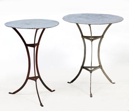 Deux tables de jardin sur pied, France, milieu du 