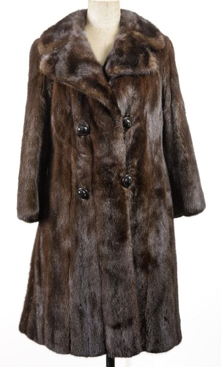 Manteau marron à dos en vison
Avec fermeture à dou