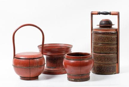 Lot de quatre objets en laque orientale, XXe siècl