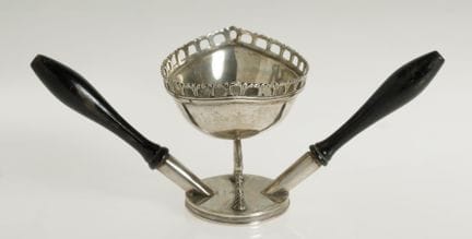 Chafing dish en argent poinçonné, Cordoue, XIXe si