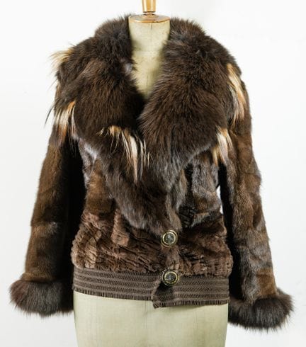 Veste marron en vison avec col en fourrure de rena