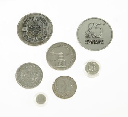 Sept pièces en argent et en métal argenté provenan