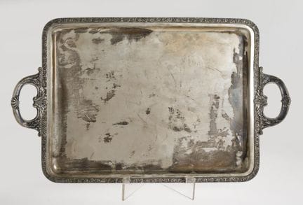 Plateau en argent poinçonné, atelier d'orfèvrerie 