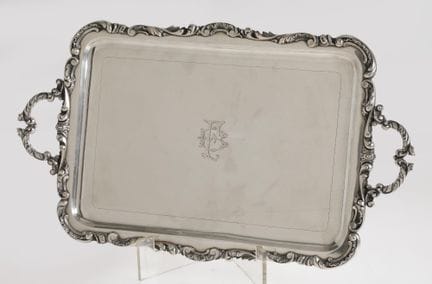 Plateau rectangulaire en argent avec poignées laté