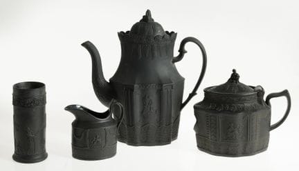四件配套器皿，韦奇伍德（Wedgwood），20世纪
采用黑色石质陶器制成，仿 basalt 质感。