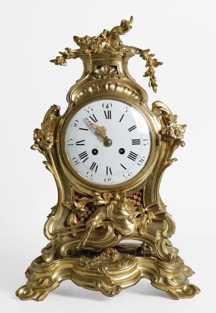 Reloj de estilo Luis XV, Francia, h. 1900
De bronc