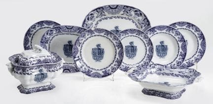 萨尔加德洛斯（Sargadelos）细瓷餐具套装，饰有纹章，第三时期（1845-1862）
蓝彩印花