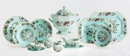Calyx 瓷器餐具套装，“明玉”款，带有亚当斯（Adams）标记，英国，20世纪
套装包含：20只