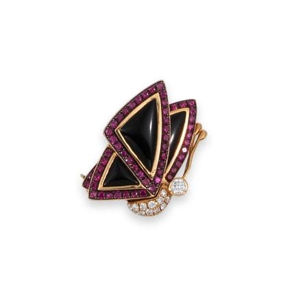 BROCHE, PAPILLON, OR AVEC DIAMANTS, RUBIS ET ONYX
