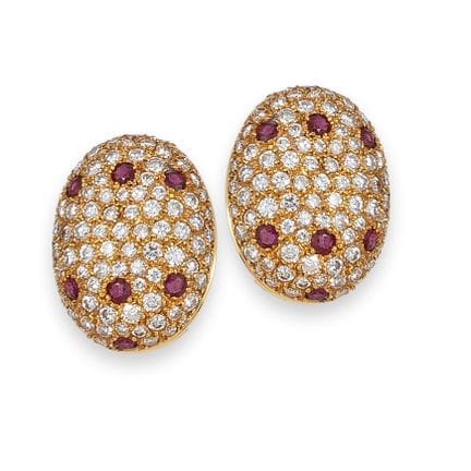 BOUCLES D'OREILLES EN OR AVEC RUBIES ET DIAMANTS T