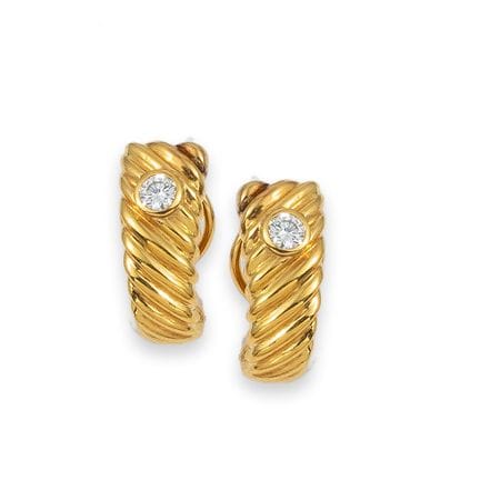 BOUCLES D'OREILLES À GARDRONES, EN OR AVEC DIAMANT