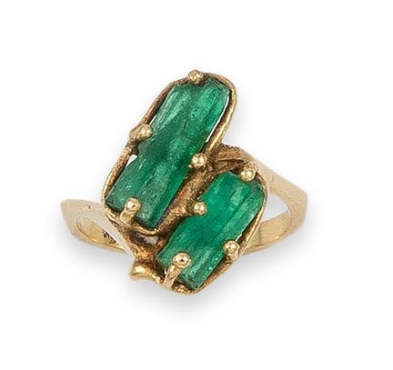 BAGUE, OR ET ÉMERAUDES
Bague en or jaune 18 carats