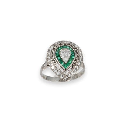 RING, PLATIN MIT DIAMANT IM BIRNENSCHLIFF
Ring im 