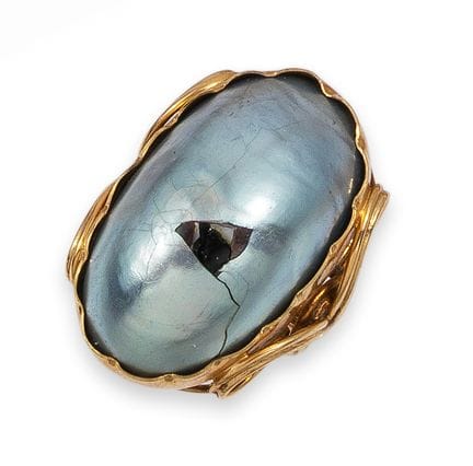 BAGUE DE FORME MARQUISE, EN OR ET PERLE D'OSMENA
B