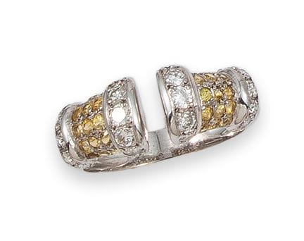 RING, AUS GOLD MIT GELBEN SAPHIREN UND DIAMANTEN
R
