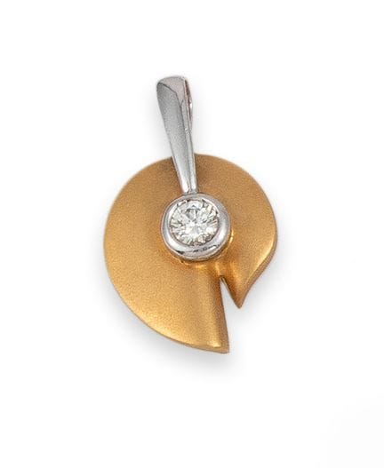 COLGANTE DE ORO BICOLOR CON DIAMANTE
Colgante de o