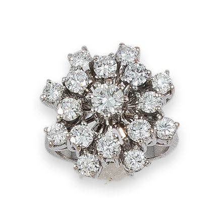 RING, ROSETTE, WEISSGOLD MIT DIAMANTEN
Ring im Ros