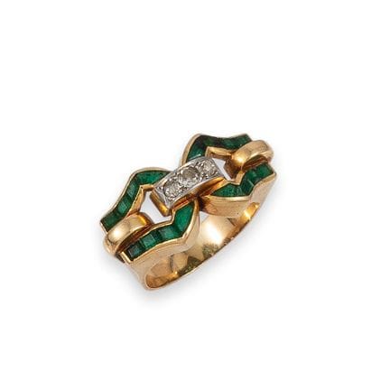 BAGUE CHEVALIER, OR, ÉMERAUDES ET DIAMANTS
Bague c