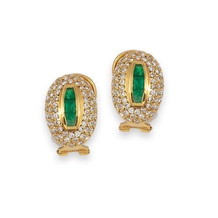 BOUCLES D'OREILLES, OR, ÉMERAUDES ET DIAMANTS TAIL