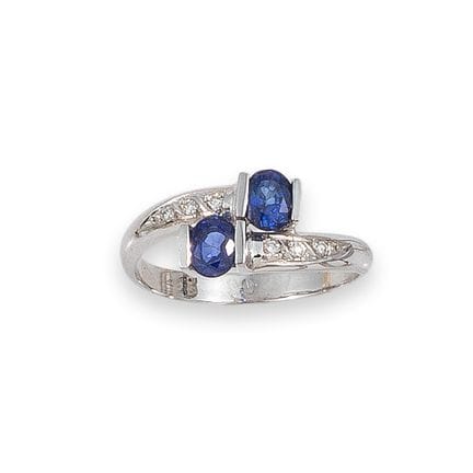 RING, WEISSGOLD MIT SAPHIREN UND DIAMANTEN
„Toi et