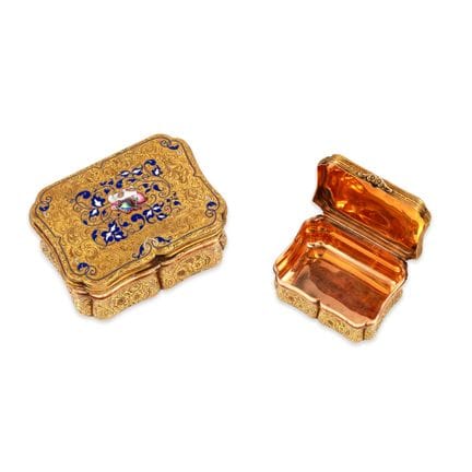 CAJA, ORO DE 14 QUILATES Y ESMALTE
Caja de oro ama