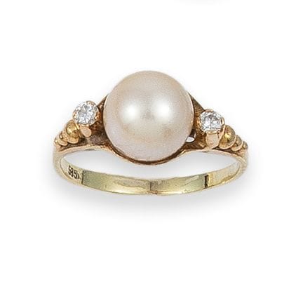 BAGUE EN OR, PERLE ET DIAMANTS TAILLE BRILLANT
Bag