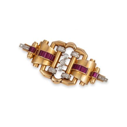BROCHE DE TYPE « CHEVALIER », EN OR, DIAMANTS ET R