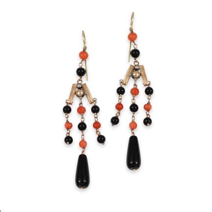 BOUCLES D'OREILLES LONGUES, EN OR, AVEC ONYX ET CO