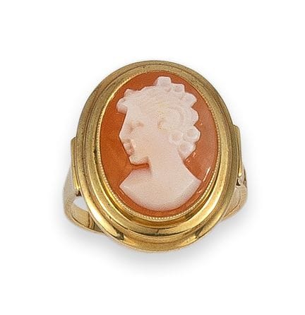 BAGUE EN OR 14 CARATS AVEC CAMÉO
Bague en or jaune