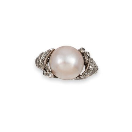 RING, ANTIK, PLATIN, MABE-PERLE UND DIAMANTEN
Anti
