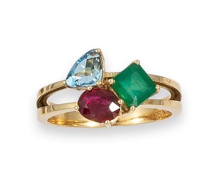 BAGUE EN OR AVEC RUBIS, ÉMERAUDE ET TOPAZE
Bague e