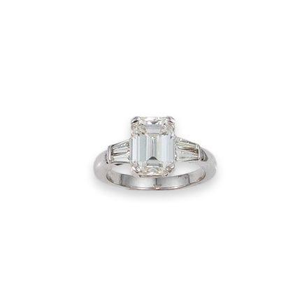 RING, WEISSGOLD MIT EINEM DIAMANTEN VON 4,01 KT
Ri